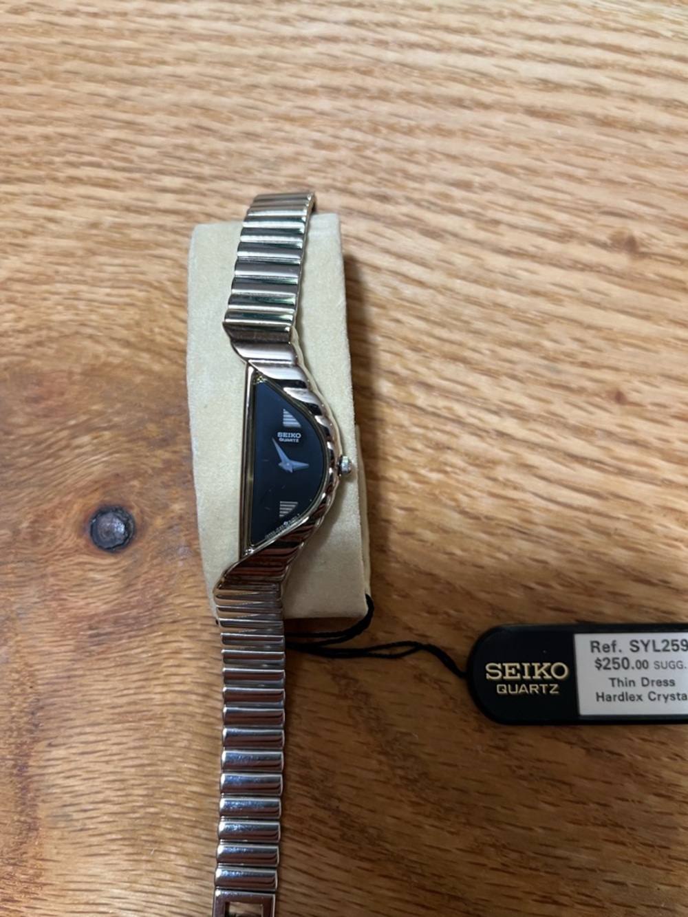 Vintage Seiko Silver Bracelet Watch with Black Dial - Picture 2 of 6